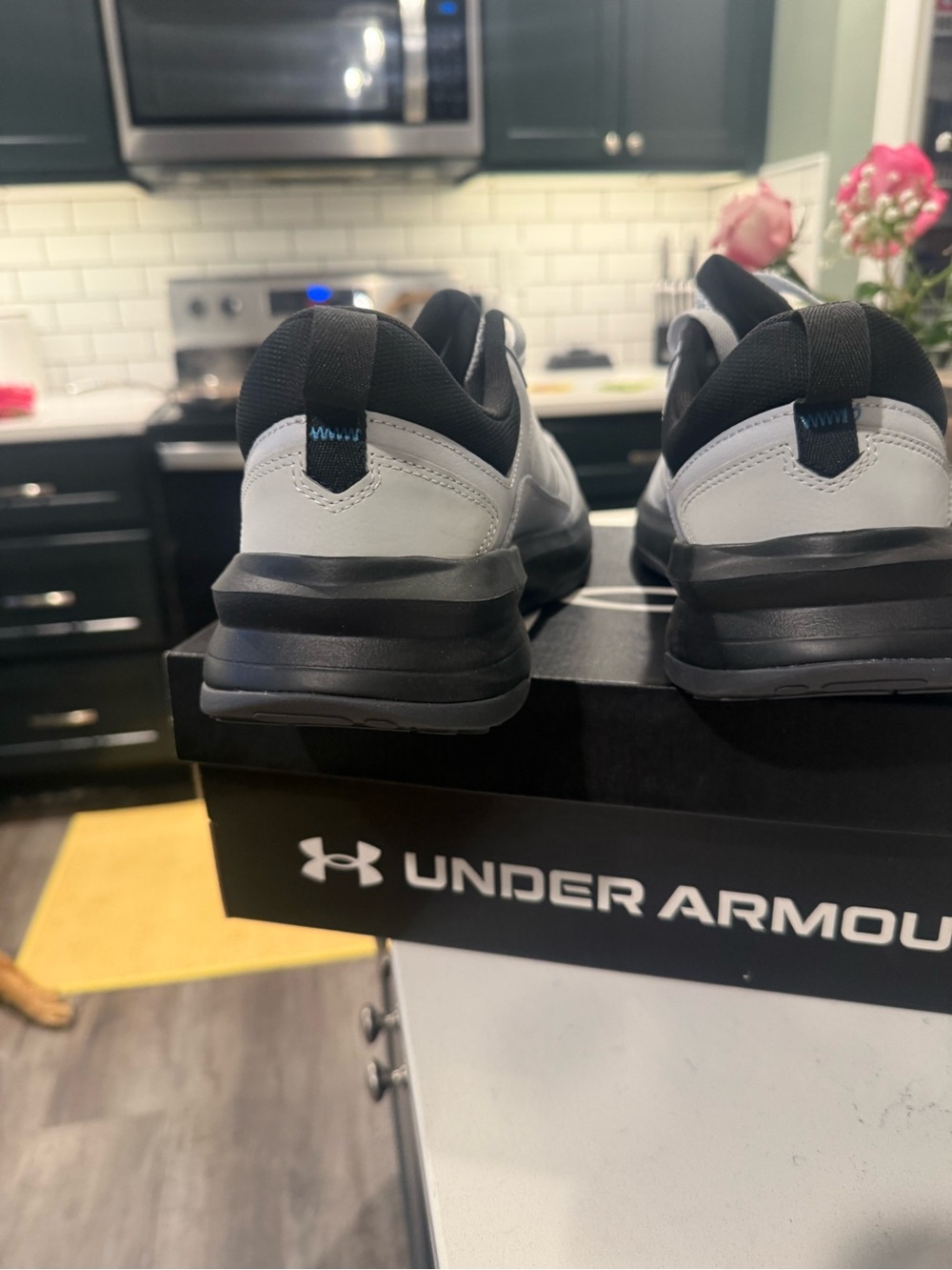 Under Armour mens White Sneakers with Blue Logo - Picture 6 of 7